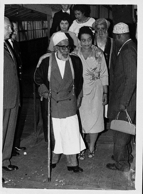 ملوك وسلاطين The Sultan Of Zanzibar Ar Size:68.80 Kb Dim: 471 x 640 Size: Kb Dim: x