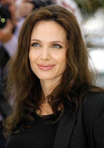 الممثلين والفنانين الغرب angelina jolie Size:28.30 Kb Dim: 359 x 512 Size: Kb Dim: x