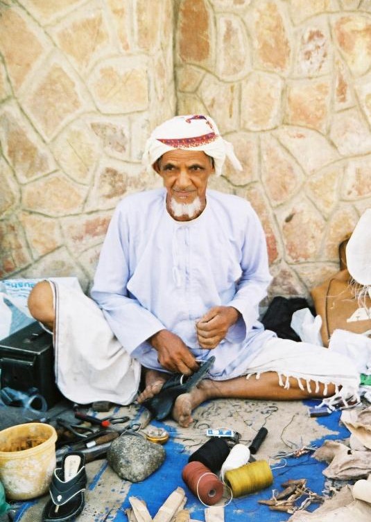 صور متنوعة صانع الأحذية Size:110.80 Kb Dim: 535 x 753 Size: Kb Dim: x