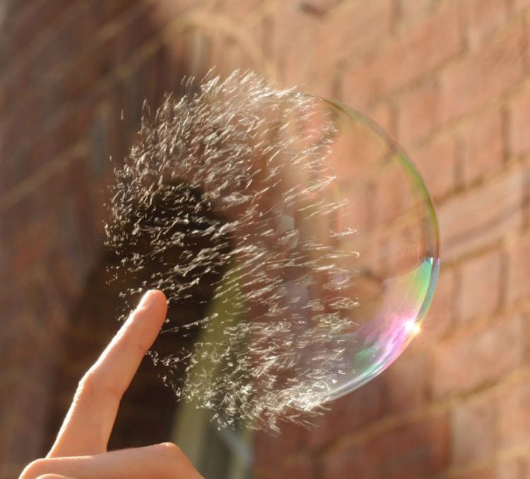 صور متنوعة انفجار فقاعة صابونـ ’’ رووووو6 Size:61.90 Kb Dim: 750 x 678 Size: Kb Dim: x