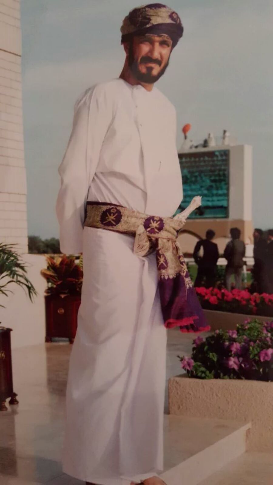 السيد سيف بن حمد بن سعود البوسعيدي السيد سيف البوسعيدي Size:101.90 Kb Dim: 900 x 1600 Size: Kb Dim: x
