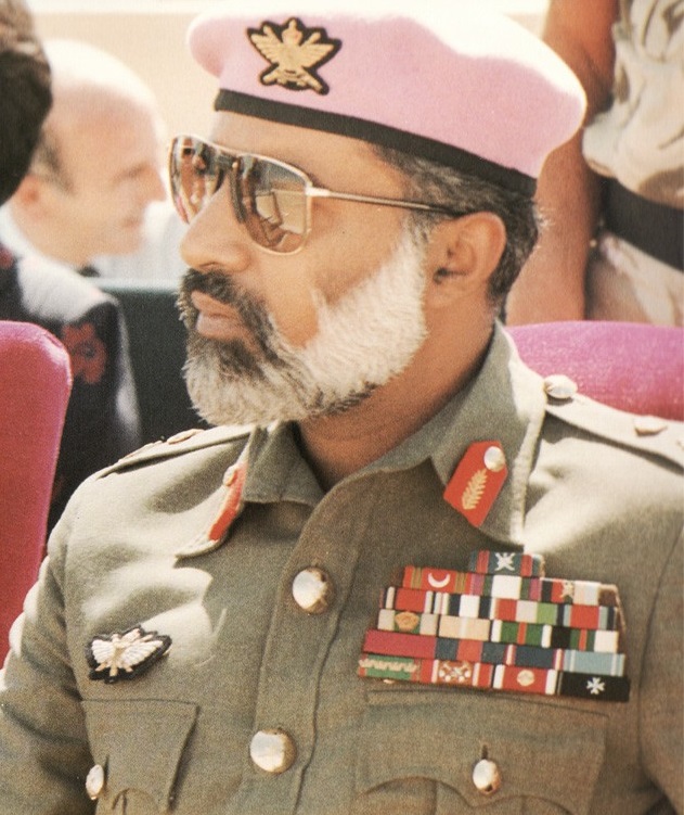 قابوس بالزي العسكري السلطان قابوس Sultan Qaboos Size:166.00 Kb Dim: 631 x 751 Size: Kb Dim: x