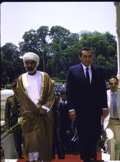 قابوس مع الحكام والشخصيات السلطان قابوس المعظم Size:60.40 Kb Dim: 391 x 528 Size: Kb Dim: x