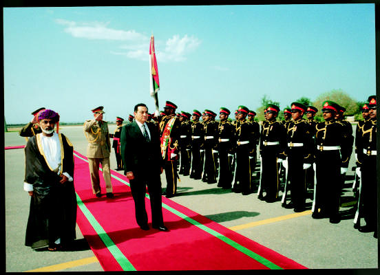قابوس مع الحكام والشخصيات السلطان قابوس Size:50.40 Kb Dim: 552 x 400 Size: Kb Dim: x