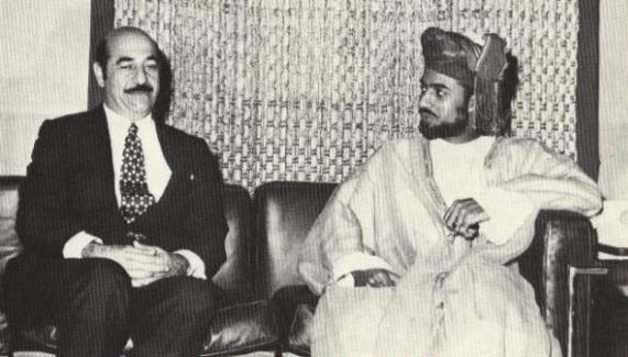 قابوس مع الحكام والشخصيات السلطان قابوس Sultan Qaboos Size:138.20 Kb Dim: 784 x 1072 Size: Kb Dim: x