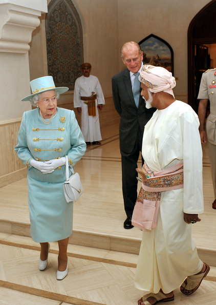 قابوس مع الحكام والشخصيات السلطان قابوس Sultan Qaboos Size:82.20 Kb Dim: 422 x 594 Size: Kb Dim: x