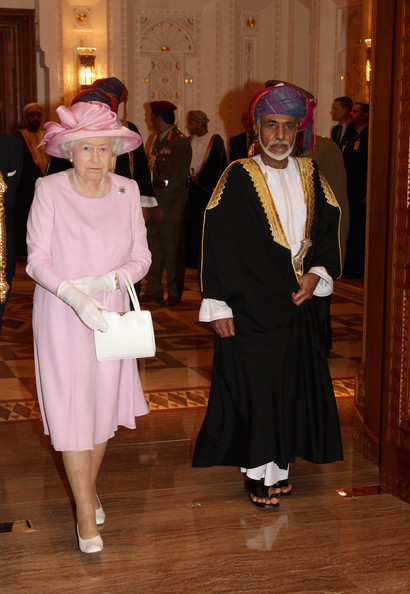 قابوس مع الحكام والشخصيات السلطان قابوس Sultan Qaboos Size:80.30 Kb Dim: 410 x 594 Size: Kb Dim: x