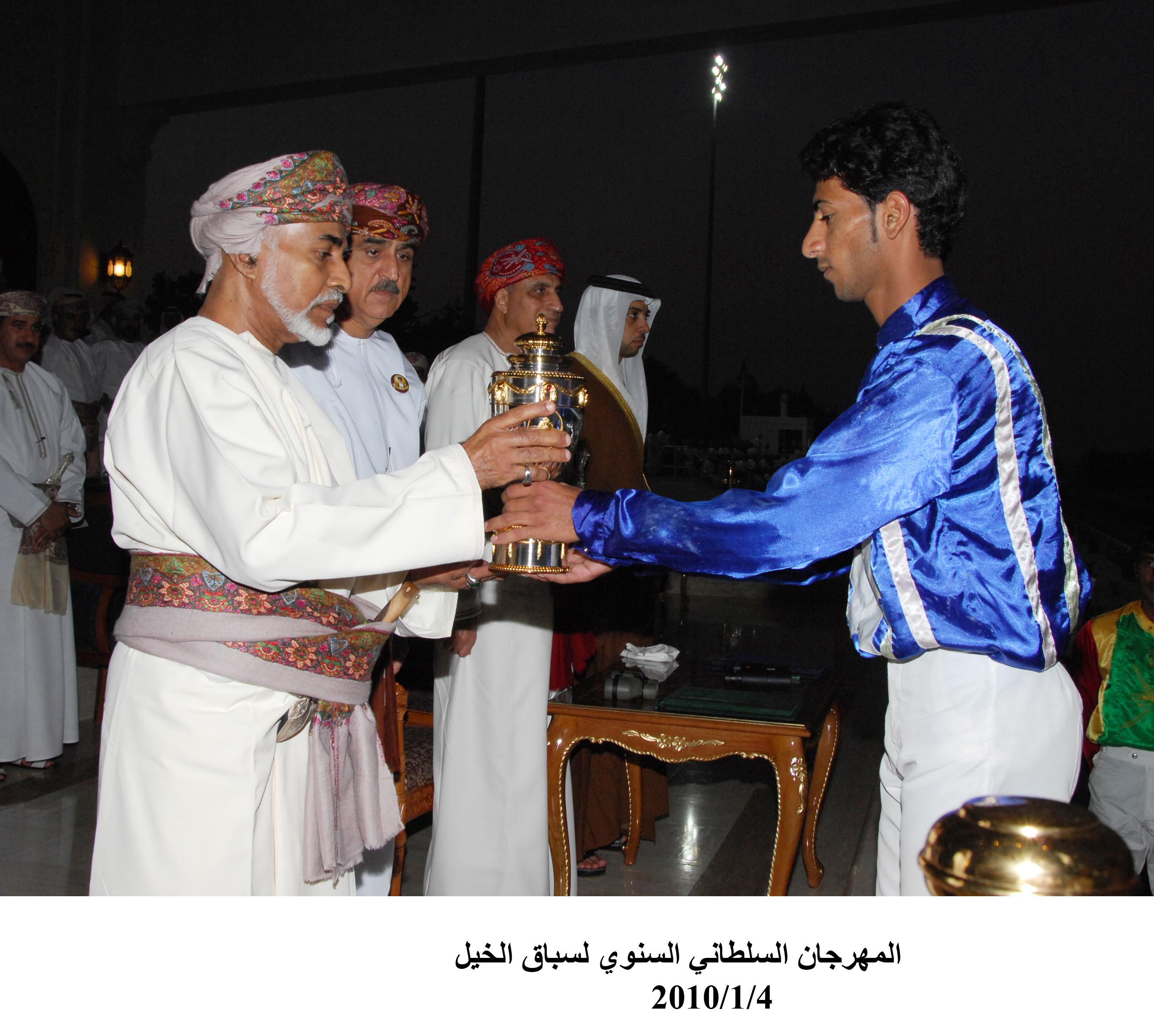قابوس مع الشعب والمواطن السلطان قابوس Size:473.40 Kb Dim: 2526 x 2268 Size: Kb Dim: x