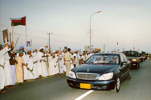 قابوس مع الشعب والمواطن جلالة السلطان Size:43.10 Kb Dim: 578 x 386 Size: Kb Dim: x