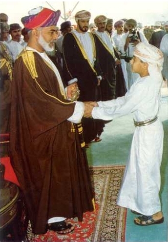 قابوس مع الشعب والمواطن السلطان قابوس Size:122.30 Kb Dim: 344 x 496 Size: Kb Dim: x