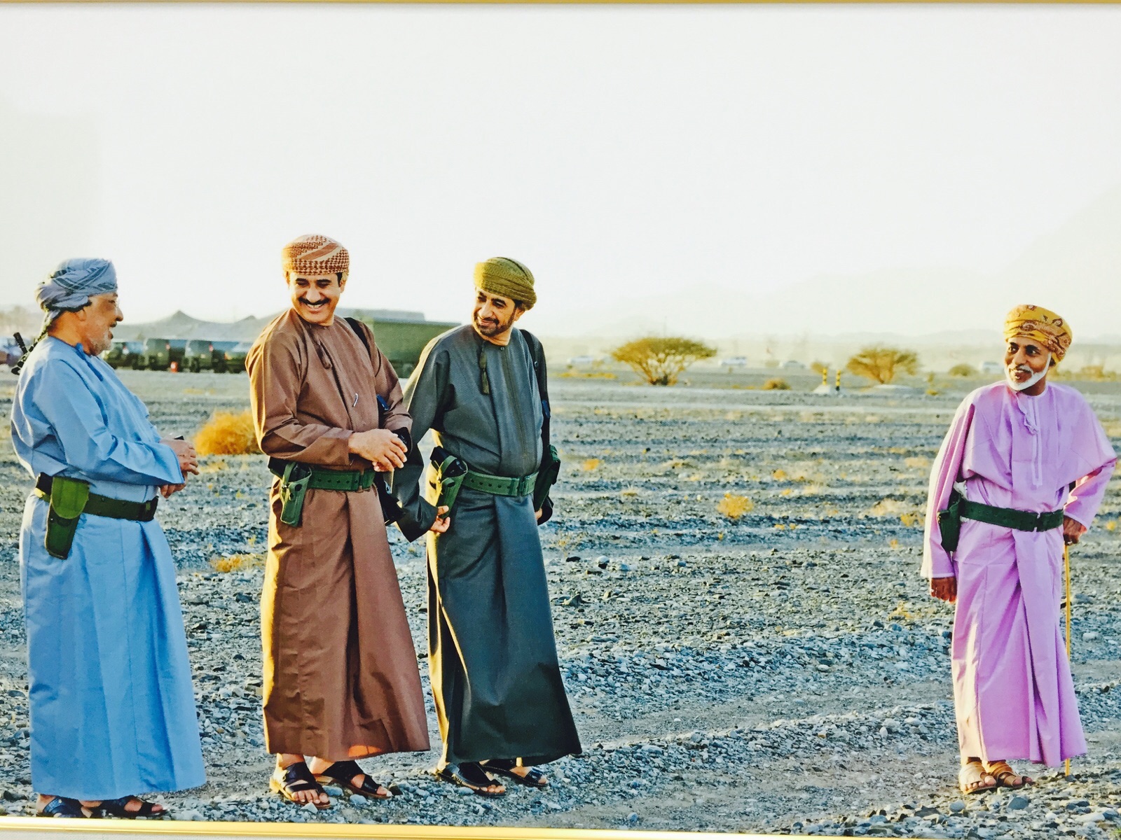 قابوس مع الشعب والمواطن السلطان قابوس Size:581.40 Kb Dim: 1600 x 1200 Size: Kb Dim: x