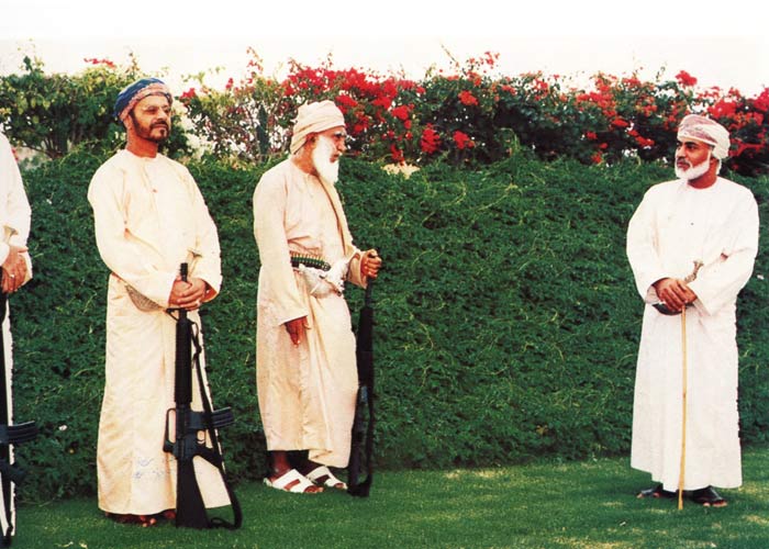 قابوس مع الشعب والمواطن جلاله السلطان قابوس Size:74.00 Kb Dim: 700 x 500 Size: Kb Dim: x