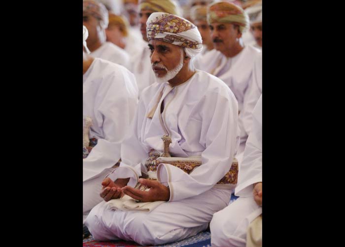 قابوس مع الشعب والمواطن السلطان قابوس Size:28.40 Kb Dim: 700 x 500 Size: Kb Dim: x