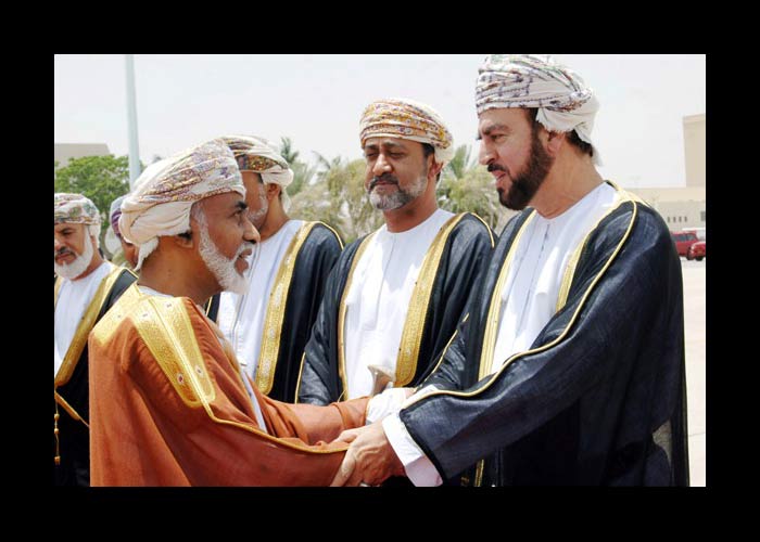 قابوس مع الشعب والمواطن السلطان قابوس Size:46.30 Kb Dim: 700 x 500 Size: Kb Dim: x