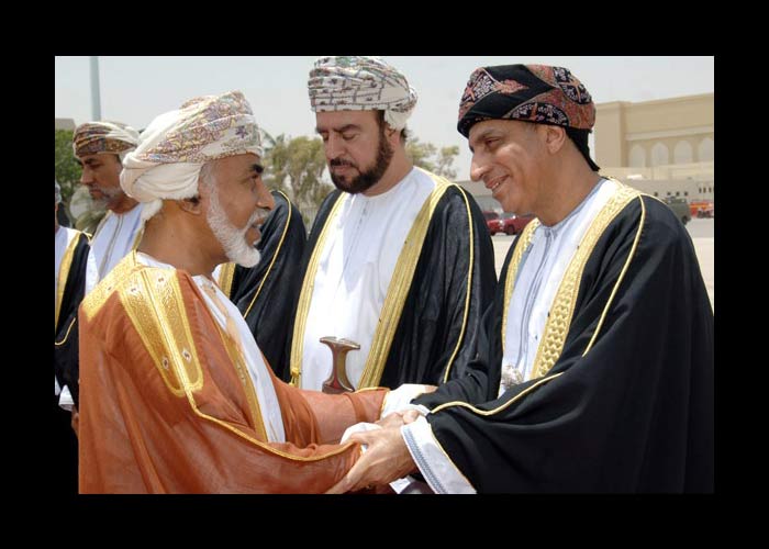 قابوس مع الشعب والمواطن السلطان قابوس Size:46.30 Kb Dim: 700 x 500 Size: Kb Dim: x