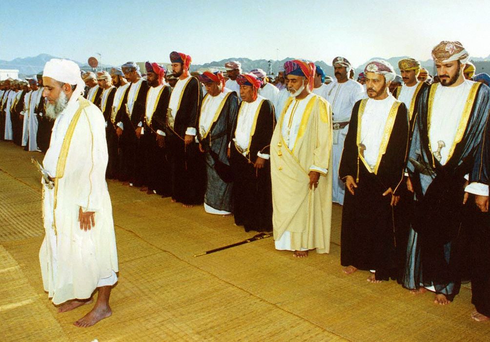 قابوس مع الشعب والمواطن سلطان عمان Size:132.70 Kb Dim: 1004 x 701 Size: Kb Dim: x