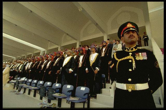 قابوس مع الشعب والمواطن حضور العيد الوطني Size:52.40 Kb Dim: 640 x 426 Size: Kb Dim: x