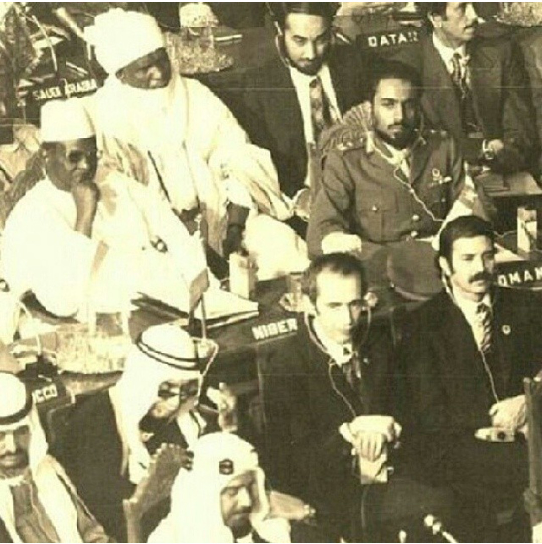 صور قديمة ونادرة لجلالته السلطان قابوس Sultan Qaboos Size:304.40 Kb Dim: 1080 x 1084 Size: Kb Dim: x