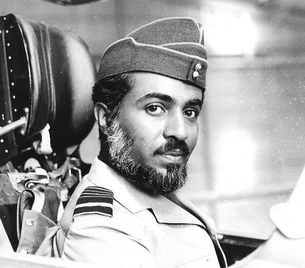 صور قديمة ونادرة لجلالته السلطان قابوس Sultan Qaboos Size:119.40 Kb Dim: 607 x 533 Size: Kb Dim: x