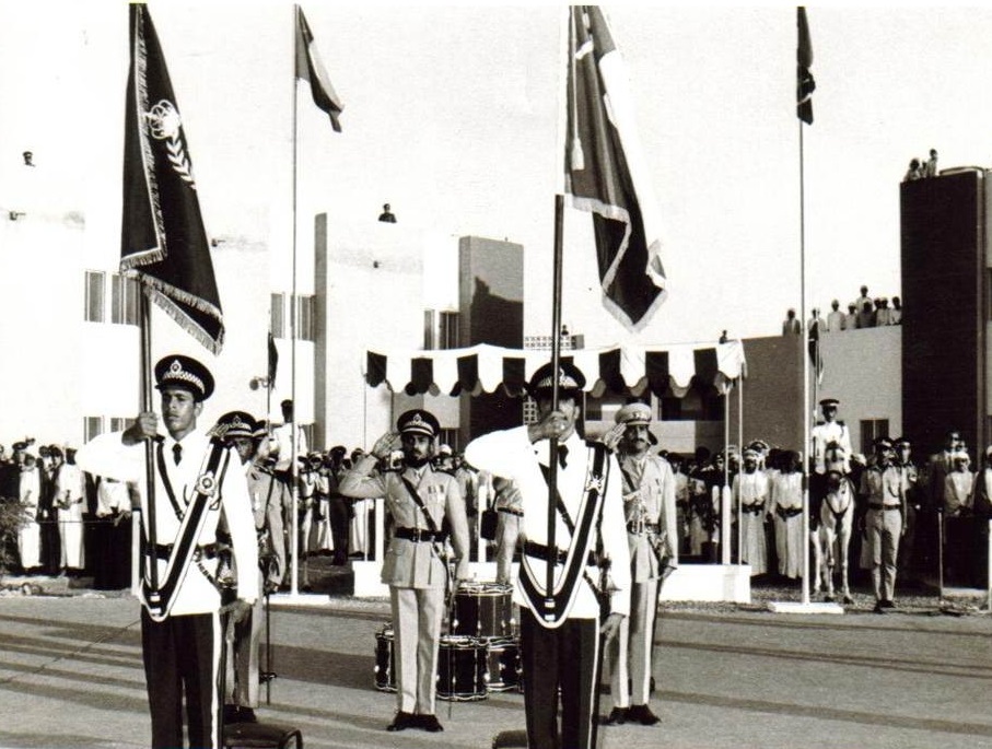 صور قديمة ونادرة لجلالته السلطان قابوس Sultan Qaboos Size:199.60 Kb Dim: 907 x 685 Size: Kb Dim: x