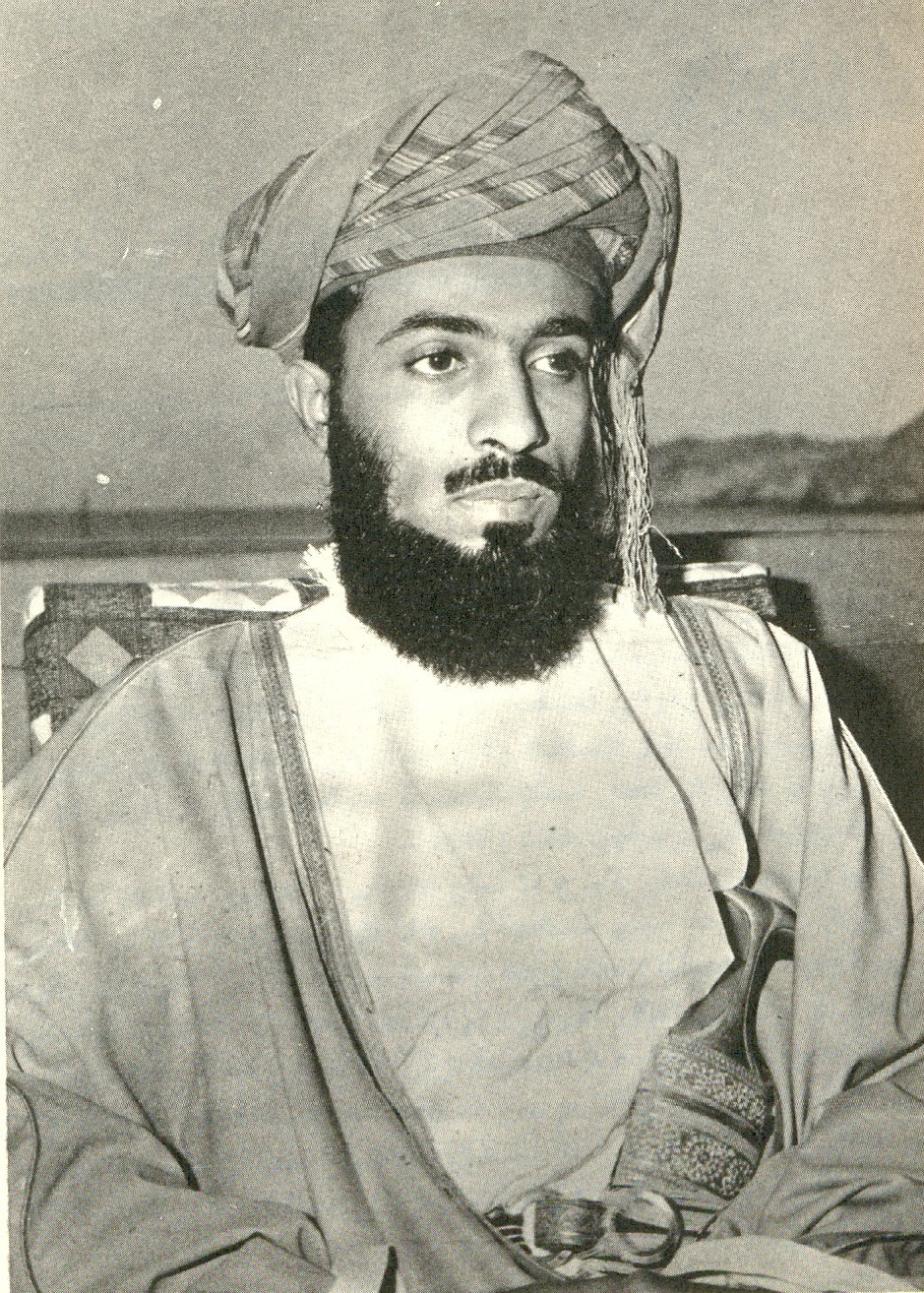 صور قديمة ونادرة لجلالته السلطان قابوس Sultan Qaboos Size:605.00 Kb Dim: 939 x 1314 Size: Kb Dim: x