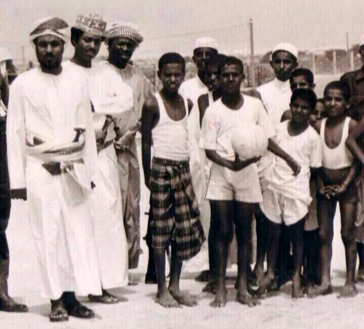 صور قديمة ونادرة لجلالته السلطان قابوس في عام 1977 Size:67.40 Kb Dim: 720 x 651 Size: Kb Dim: x