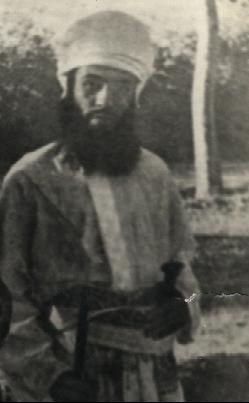 صور قديمة ونادرة لجلالته الحبيب قابوس Size:12.70 Kb Dim: 249 x 403 Size: Kb Dim: x