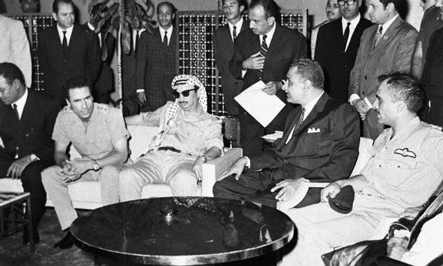 صور قديمة ونادرة لجلالته القذافي-عبدالناصر-عرفات-و Size:59.30 Kb Dim: 640 x 385 Size: Kb Dim: x