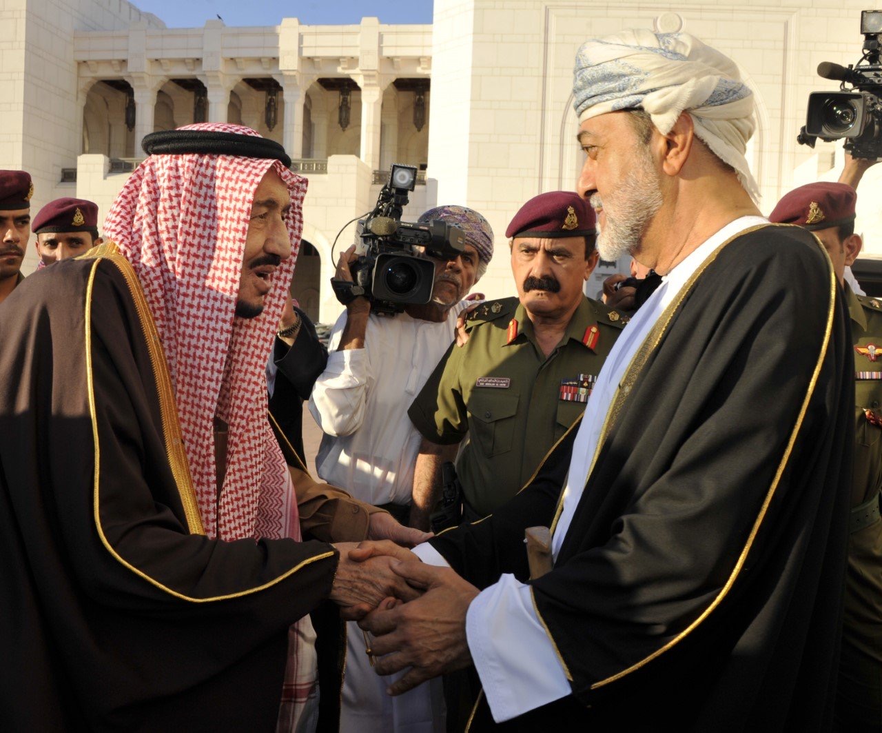 السلطان هيثم بعد الحكم السلطان هيثم بعد الحكم Size:300.57 Kb Dim: 1280 x 1063 Size: Kb Dim: x