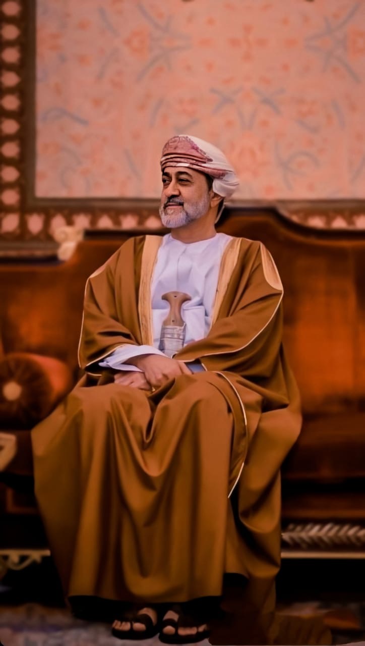 السلطان هيثم بعد الحكم السلطان هيثم يستقبل وزير الخارجية الامريكي Size:98.32 Kb Dim: 724 x 1280 Size: Kb Dim: x