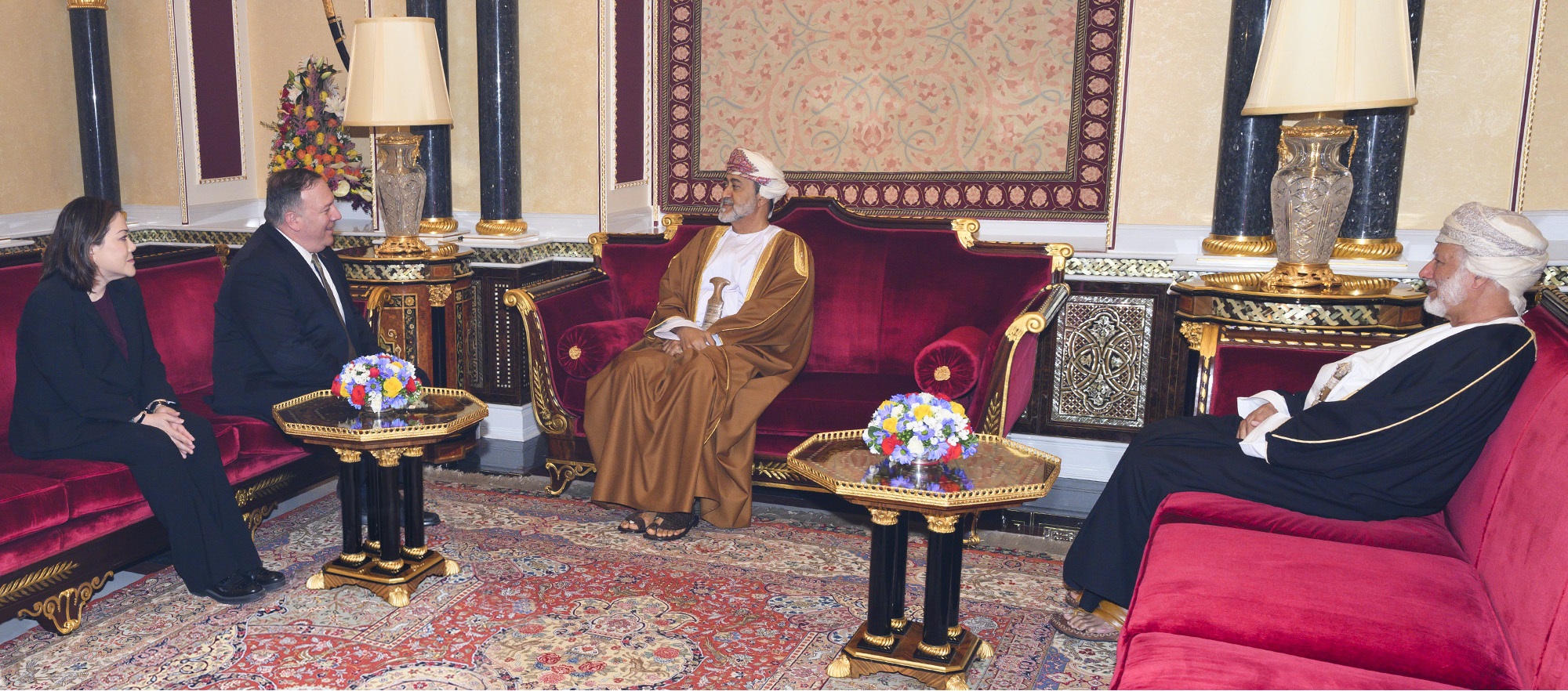 السلطان هيثم بعد الحكم السلطان هيثم يستقبل وزير الخارجية الامريكي Size:791.57 Kb Dim: 2000 x 882 Size: Kb Dim: x