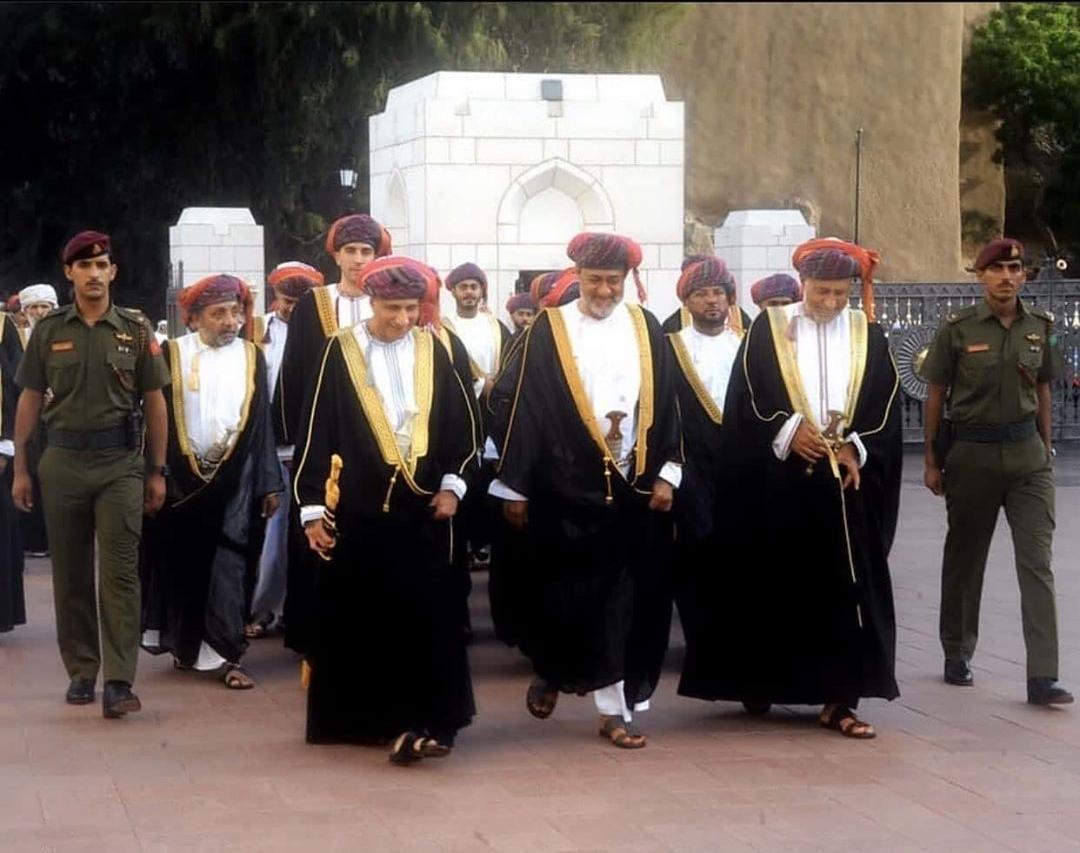 السلطان هيثم قبل الحكم السلطان هيثم قبل الحكم Size:141.87 Kb Dim: 1080 x 853 Size: Kb Dim: x