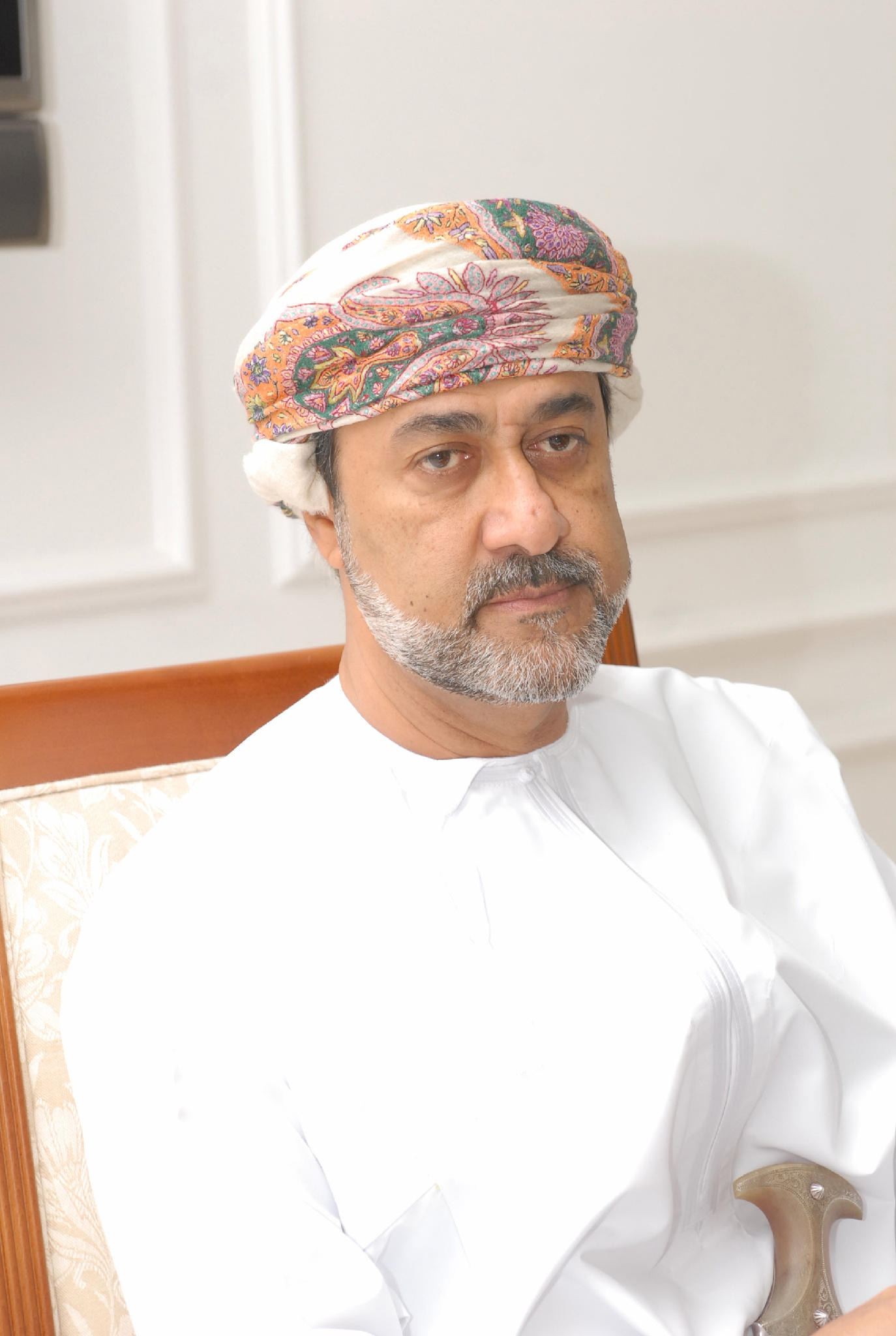 السلطان هيثم قبل الحكم السلطان هيثم قبل الحكم Size:290.10 Kb Dim: 1374 x 2048 Size: Kb Dim: x