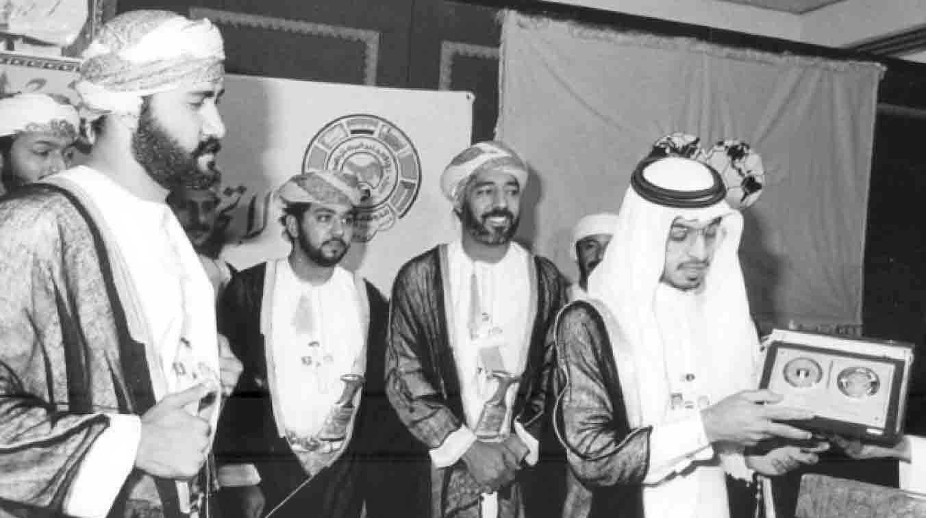 صور قديمة ونادرة للسلطان هيثم صور قديمة ونادرة للسلطان هيثم Size:92.59 Kb Dim: 1352 x 757 Size: Kb Dim: x