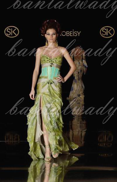 فساتين سهرات فستان ناعم وكلاسيك Size:55.00 Kb Dim: 400 x 622 Size: Kb Dim: x
