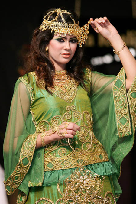 فساتين سهرات فساتين سهرات9 Size:94.50 Kb Dim: 450 x 675 Size: Kb Dim: x