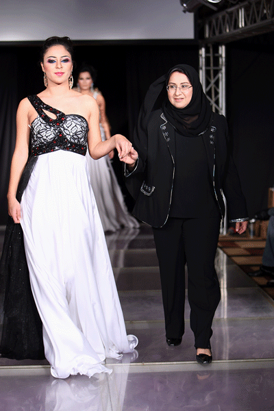 فساتين سهرات تشكيلة امال الفارسي 2008!1 Size:137.40 Kb Dim: 400 x 600 Size: Kb Dim: x