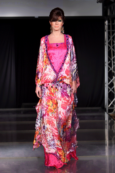 فساتين سهرات تشكيلة امال الفارسي 2008!7 Size:139.80 Kb Dim: 400 x 600 Size: Kb Dim: x