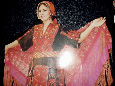 فساتين سهرات الزى الفلسطينى7 Size:48.40 Kb Dim: 400 x 300 Size: Kb Dim: x