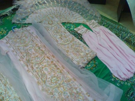 فساتين سهرات ثياب نسائية تراثية من الجناد1 Size:39.30 Kb Dim: 459 x 344 Size: Kb Dim: x