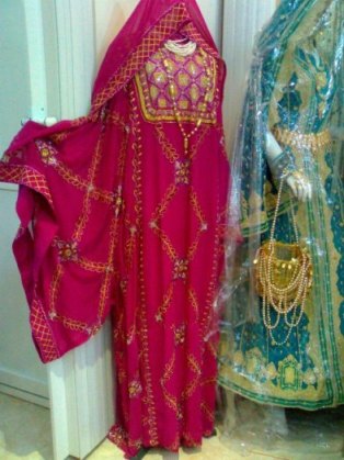 فساتين سهرات ثياب نسائية تراثية من الجناد2 Size:39.30 Kb Dim: 314 x 419 Size: Kb Dim: x