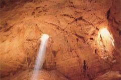 كهف مجلس الجن