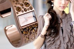 ملابس وإكسسوارات متنوعة10
