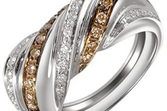 ملابس وإكسسوارات متنوعة3