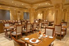 مطاعم الكهف