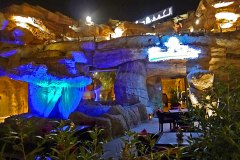 مطاعم الكهف