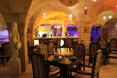 مطاعم الكهف