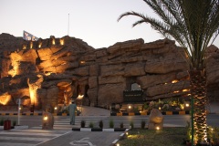 مطاعم الكهف