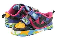 ملابس واحذيه للاطفال1