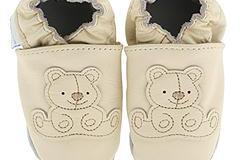 ملابس واحذيه للاطفال2